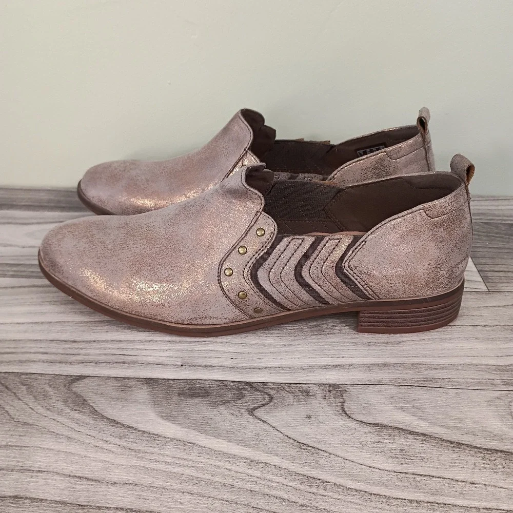 Clarks Trish‎ Bell Studded Slip-On Shoes Boots Booties Gunmetal Women's Sz 9.5 W